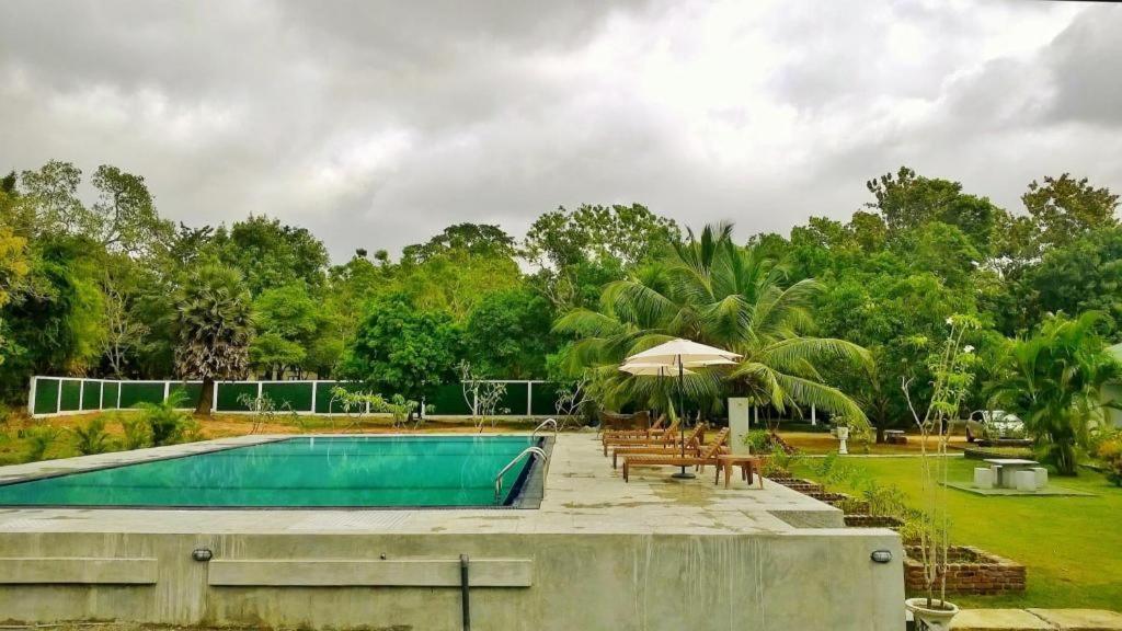 Saji-Sami Hotel Anuradhapura Luaran gambar