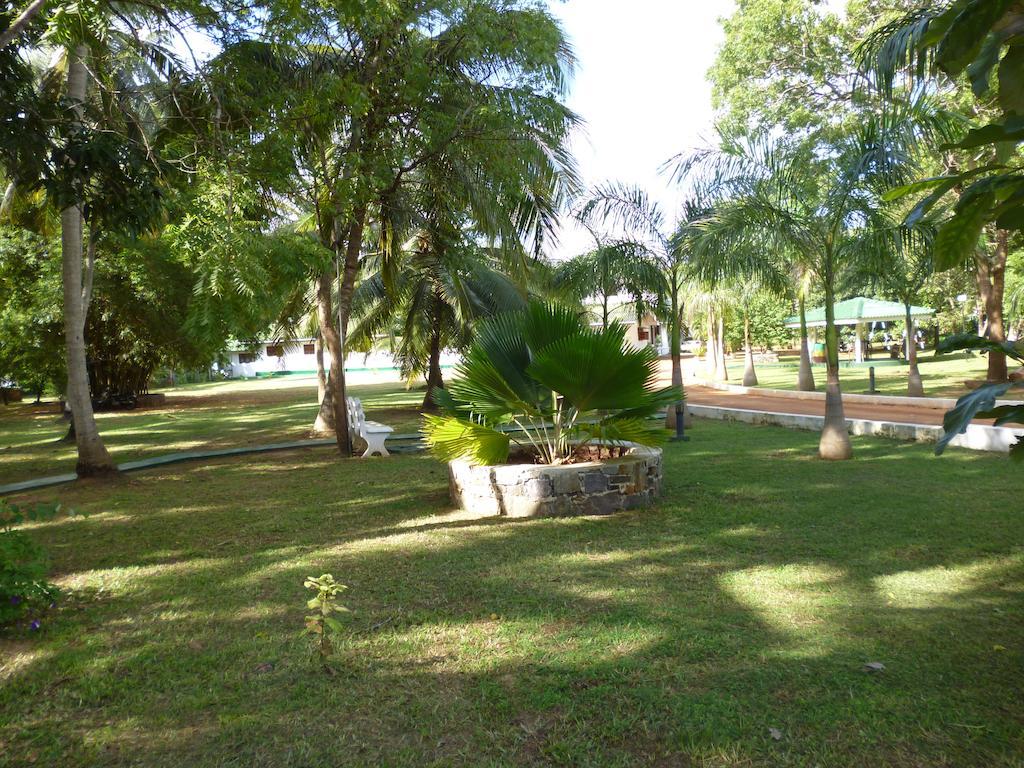 Saji-Sami Hotel Anuradhapura Luaran gambar