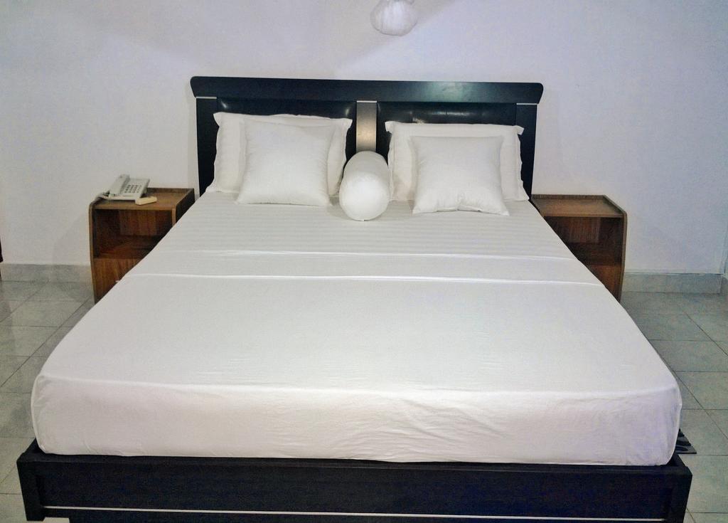 Saji-Sami Hotel Anuradhapura Luaran gambar