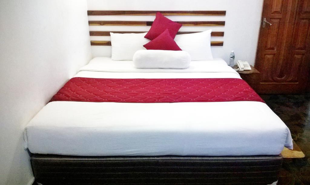 Saji-Sami Hotel Anuradhapura Luaran gambar