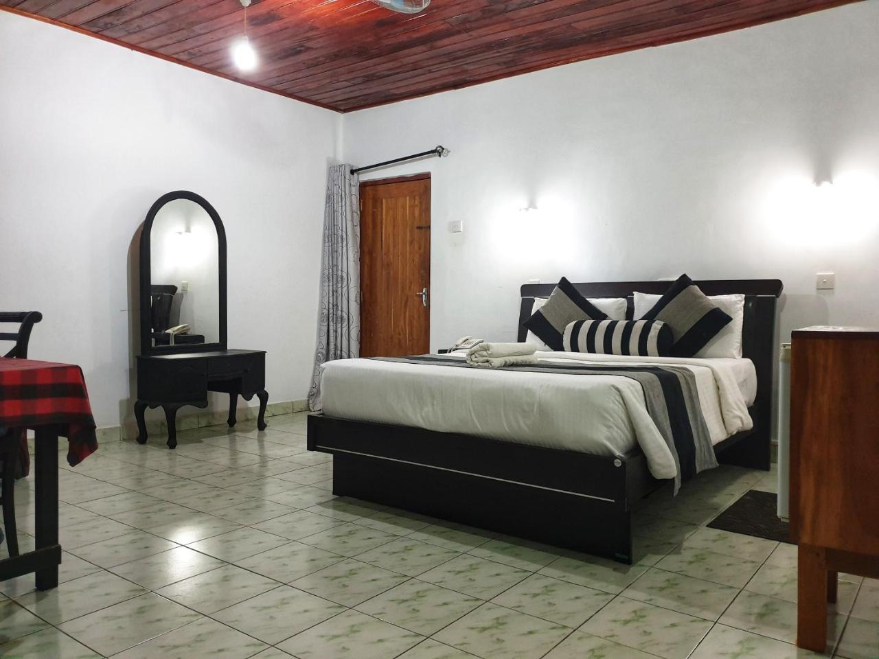 Saji-Sami Hotel Anuradhapura Luaran gambar