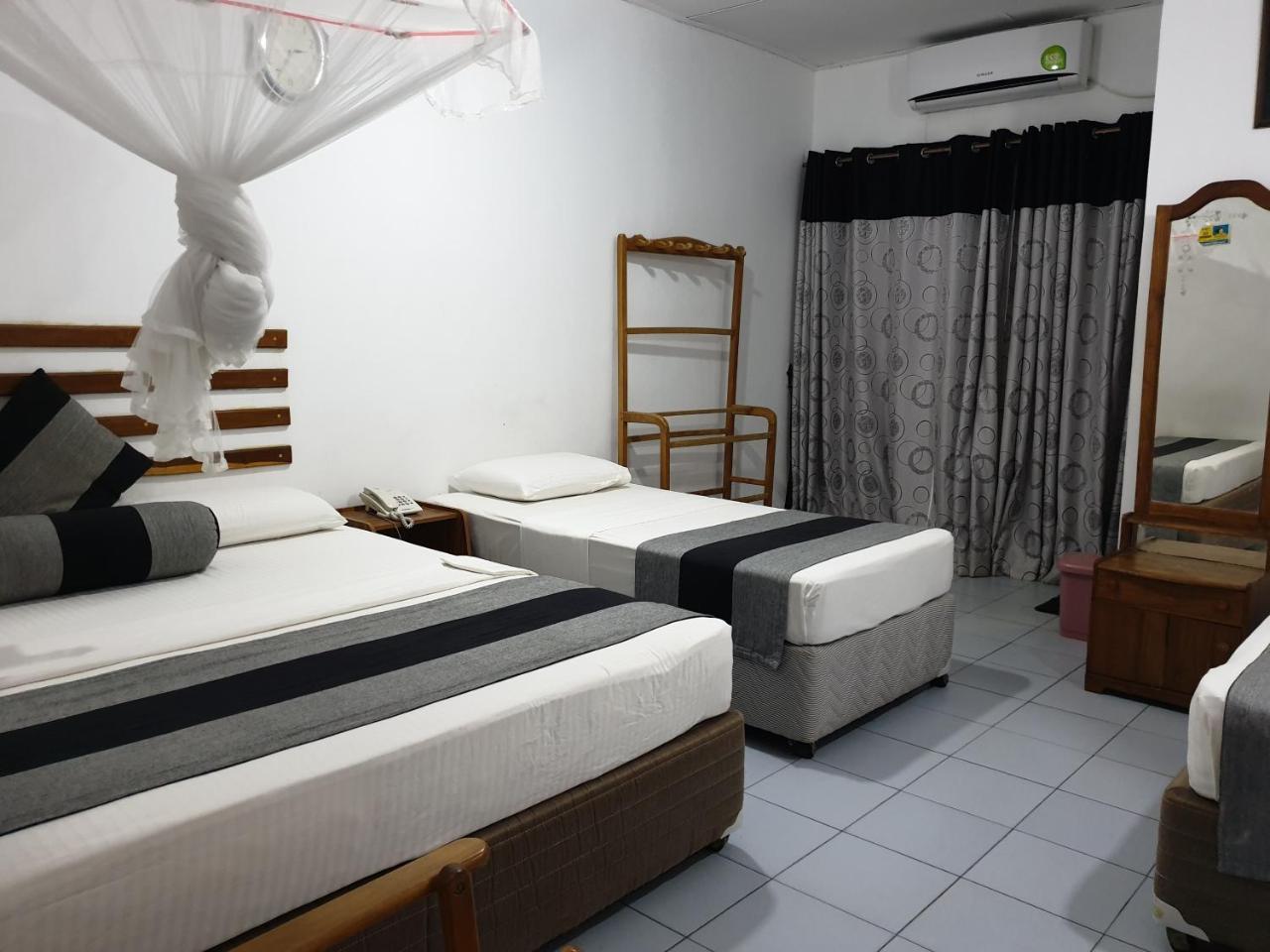 Saji-Sami Hotel Anuradhapura Luaran gambar